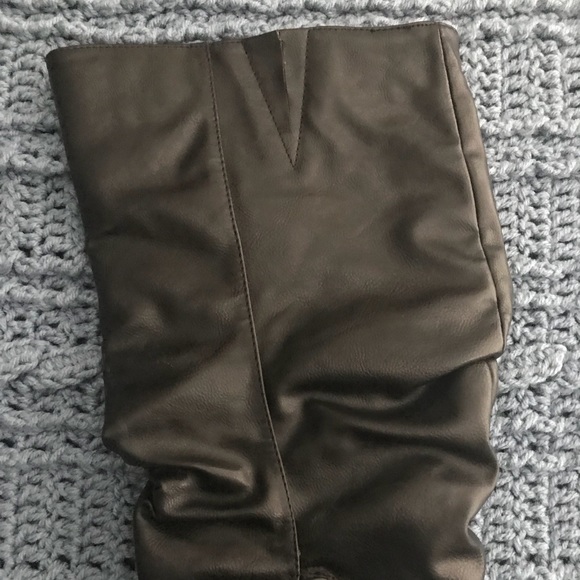 Black platform boots - Picture 6 of 8