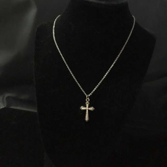 Delicate cross with cubic zirconia in the middle. - Picture 1 of 3