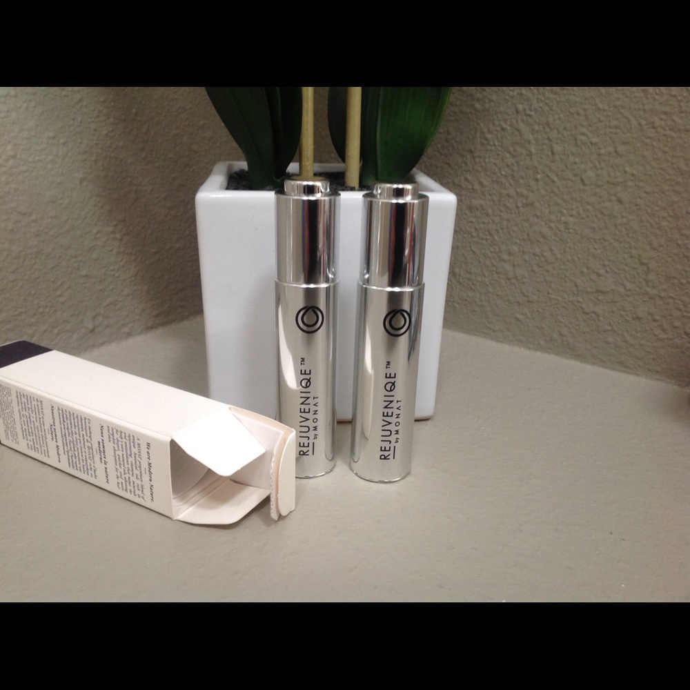Monat Oil Rejuveniqe