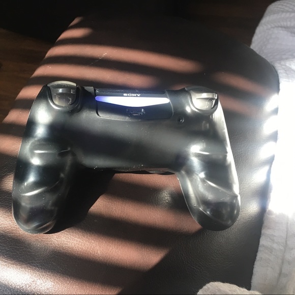 PS4 remote control - Picture 2 of 2