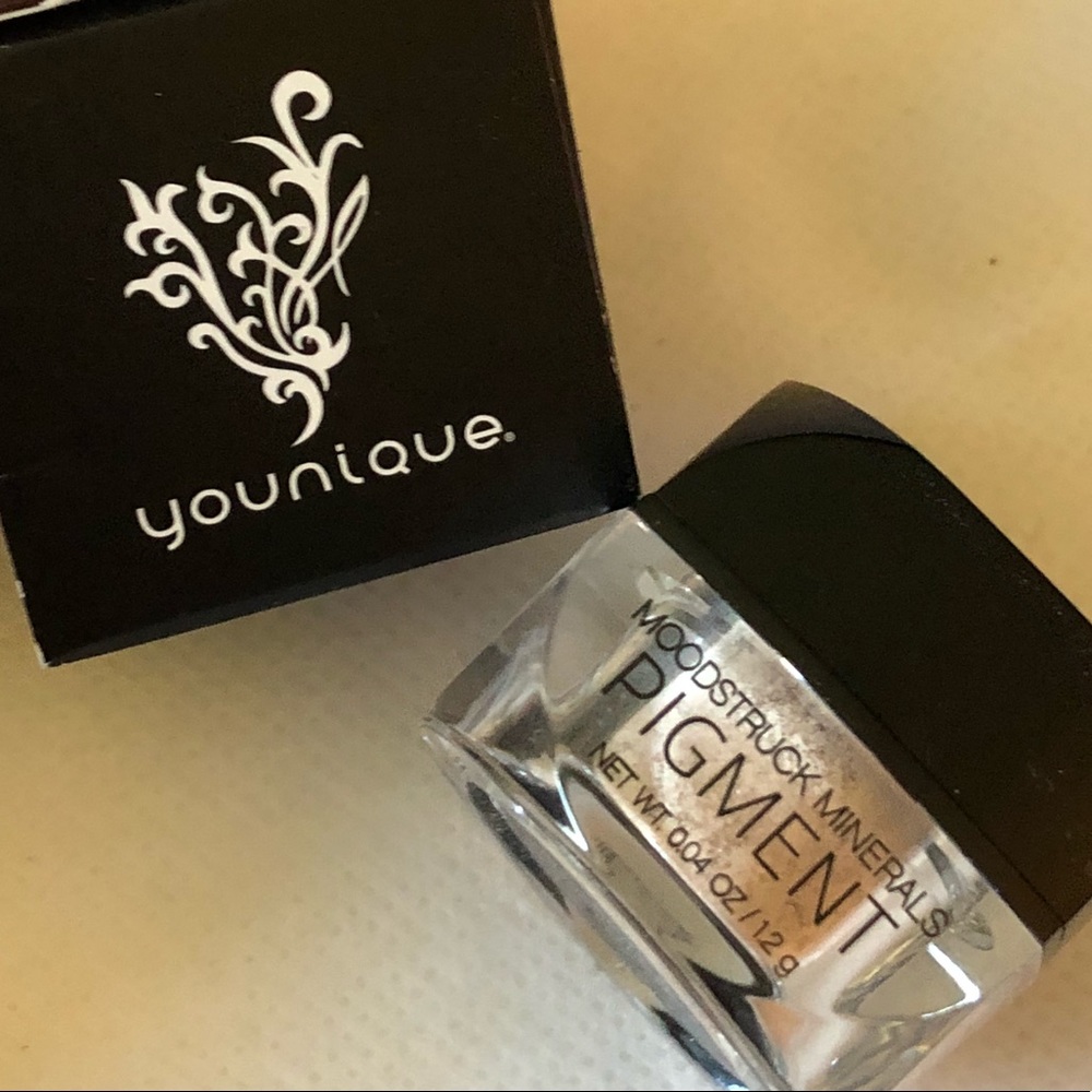 Younique - SHIMMER Pigment Powder - SEXY