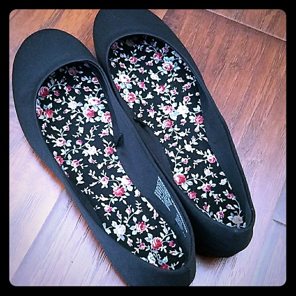~Floral Black Flats~