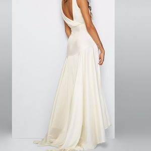 White/ivory gown
