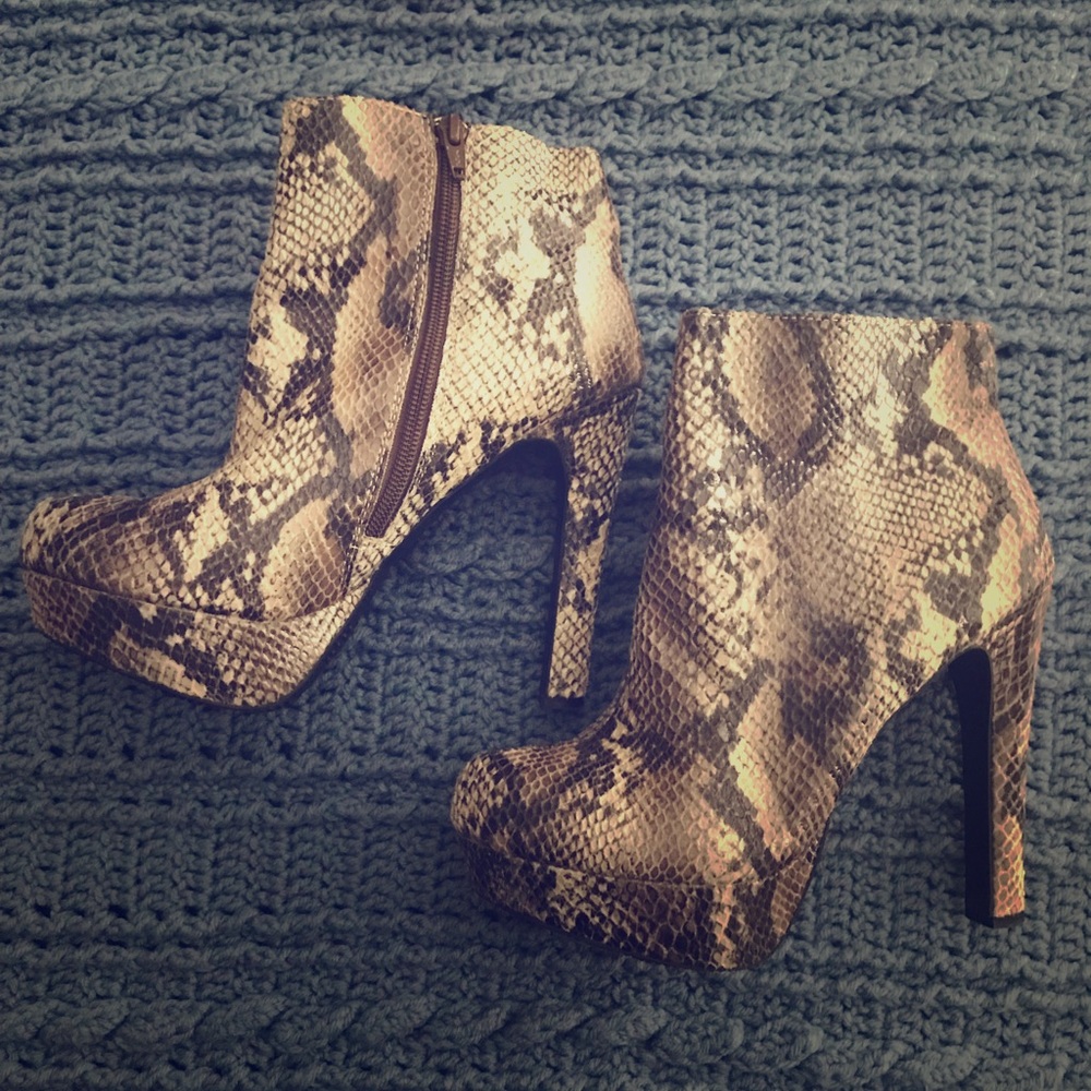 Mossimo Snake Skin booties