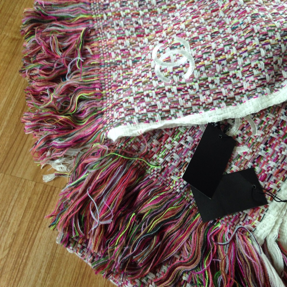 Beautiful scarfs - Picture 3 of 5
