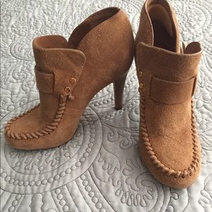 🌼 Tory Burch ankle boots 🐫