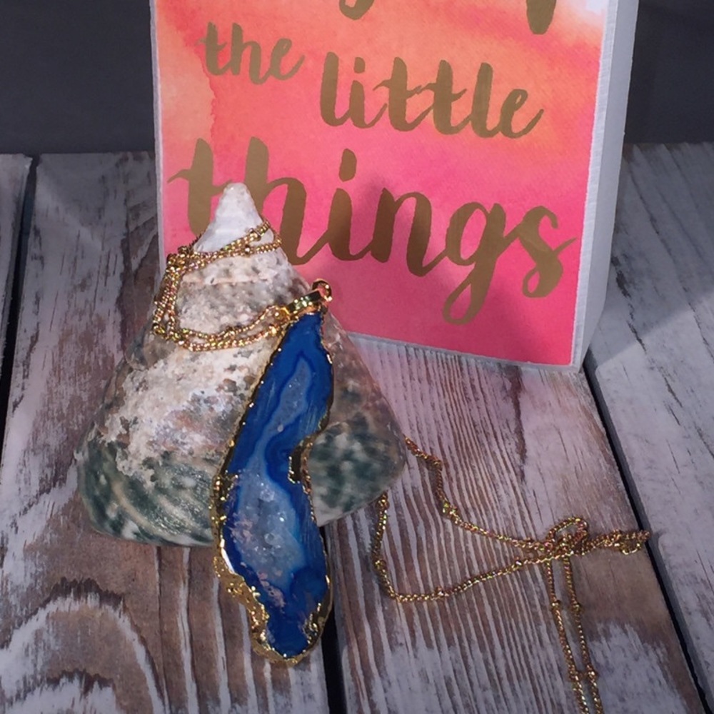 NWOT Fancy Agate Druzy Necklace – Blue WI12811