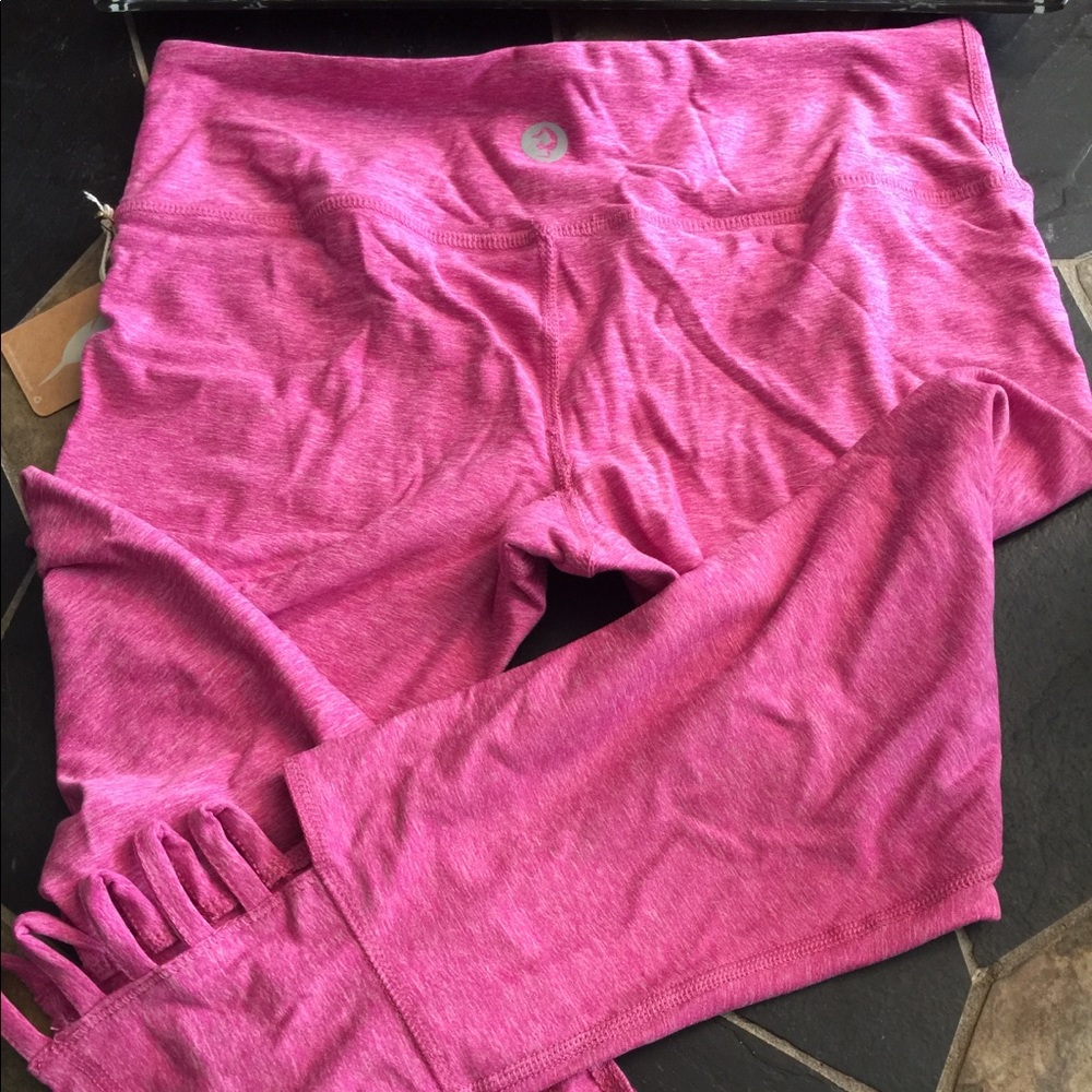 Scorpion Sol Yoga Capris BNWT