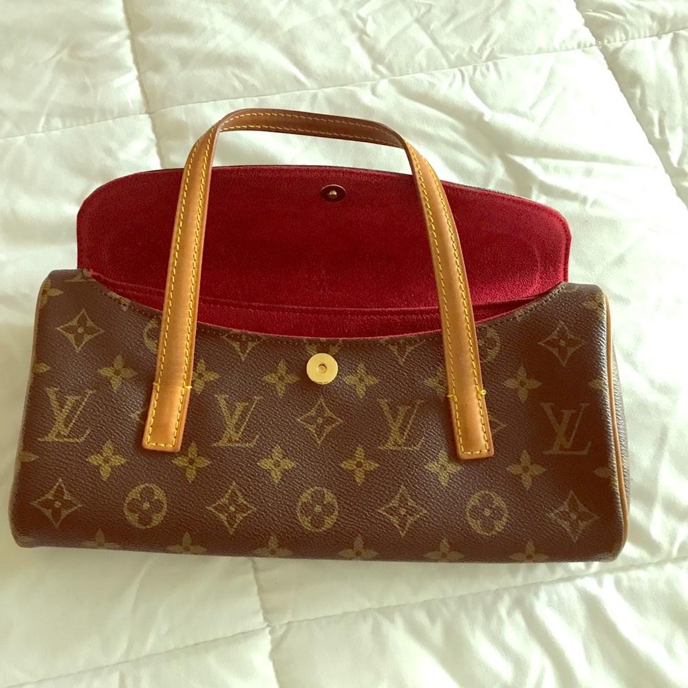 Loui Vuitton Authentic bag it’s almost brand new