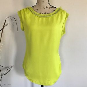 Chartreuse chain detail top {C21}