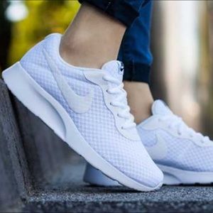 nike tanjun full white