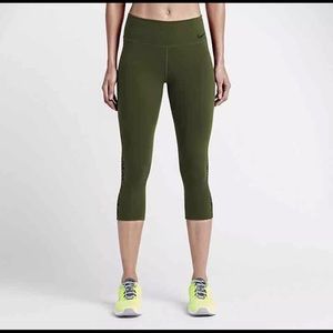 Nike legendary Capri