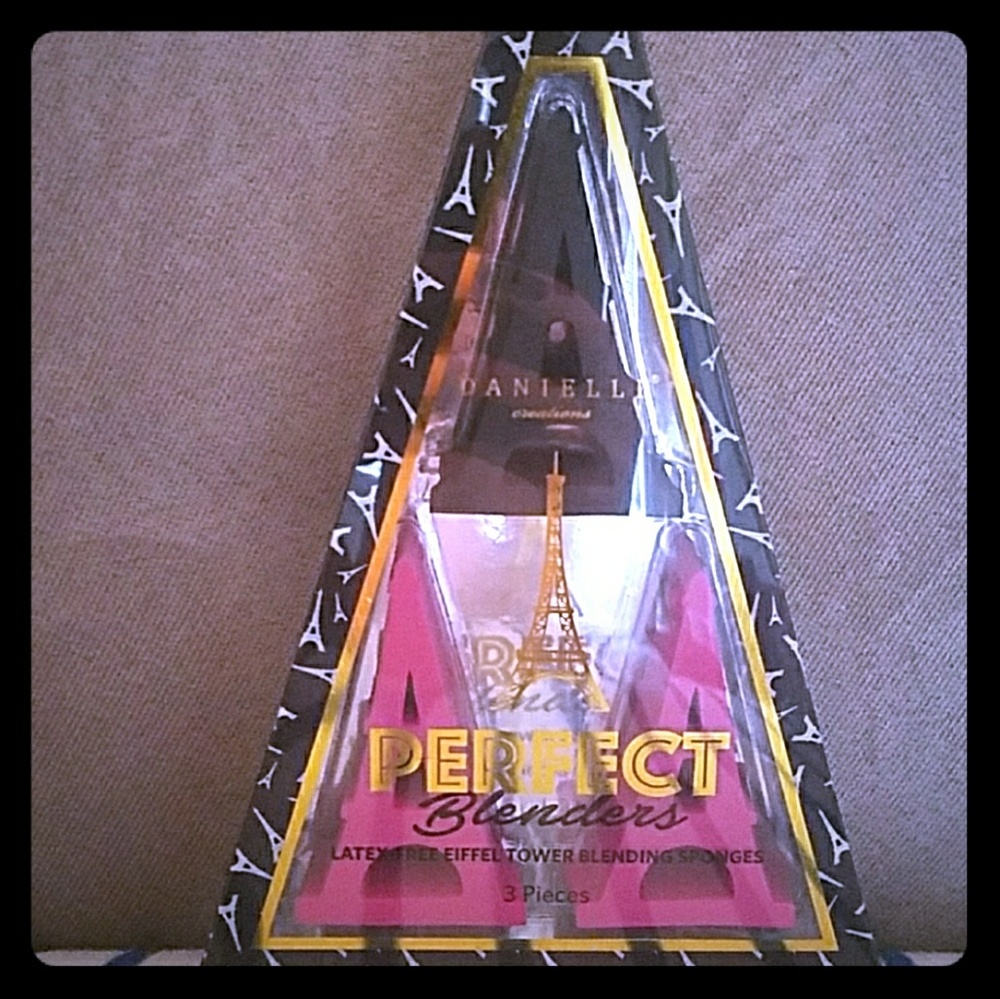 Danielle Eiffel Tower sponges. 3 pack.