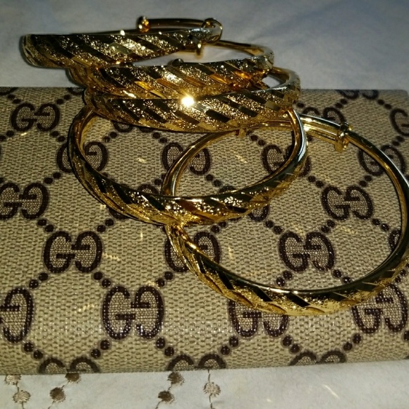 Accessories - 5 BEAUTIFUL GOLD IN COLOR BANGLES