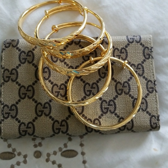 5 BEAUTIFUL GOLD IN COLOR BANGLES - Picture 2 of 5