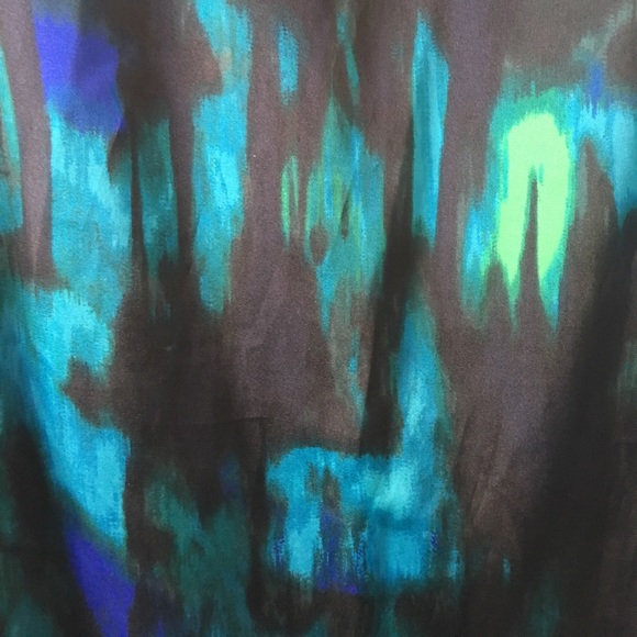 Beautiful patterned top - Picture 2 of 3