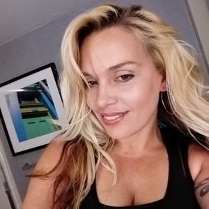 Meet your Posher, Elena nicole