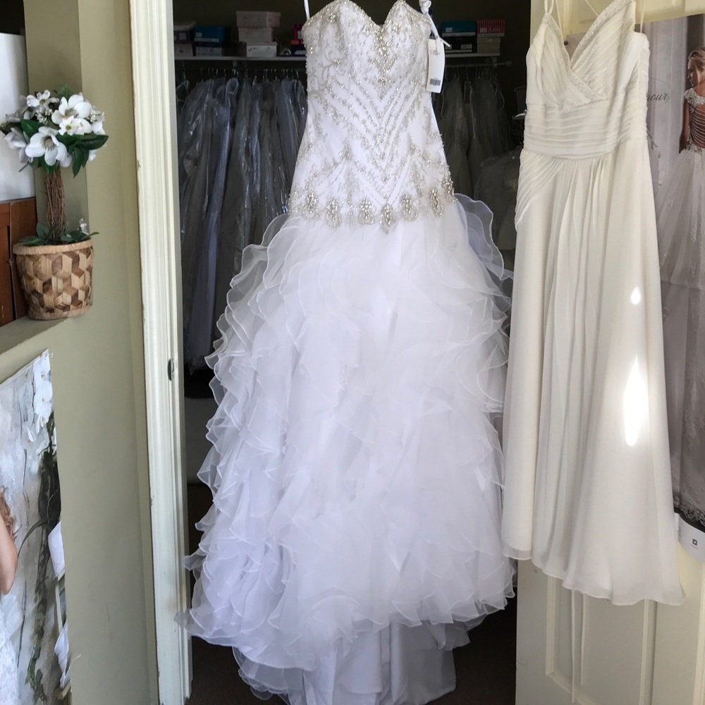 Gorgeous rhinestone white mermaid wedding gown💐