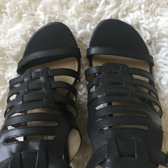 Kenneth Cole Black Platform Shoes - Picture 3 of 7