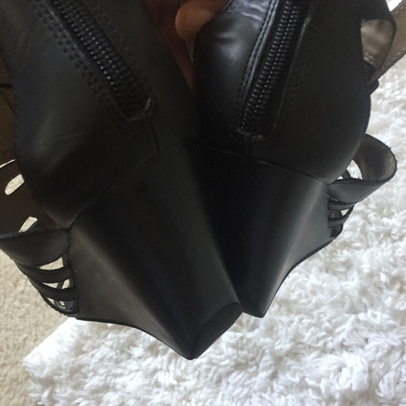 Kenneth Cole Black Platform Shoes - Picture 7 of 7