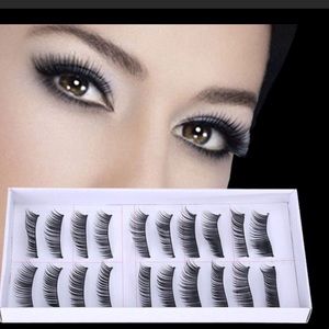 Flirtatious 10 eyelashes!