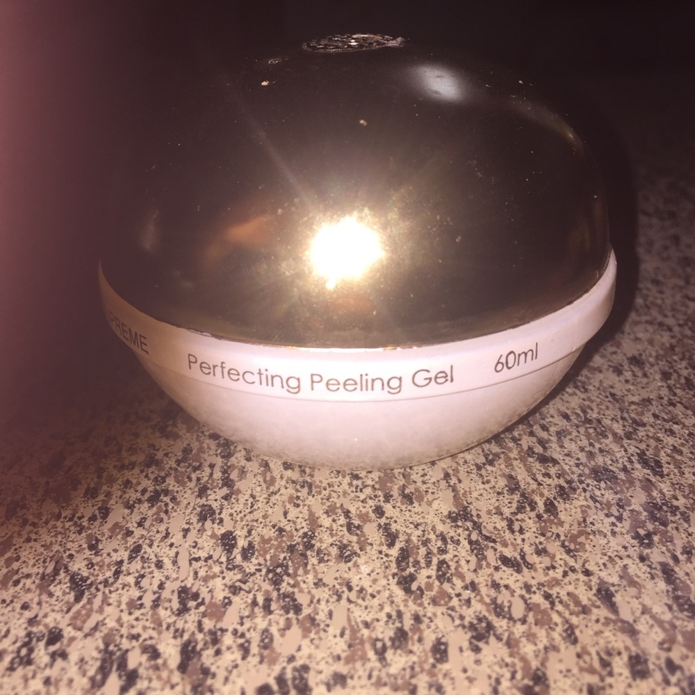 Supreme perfecting peeling gel
