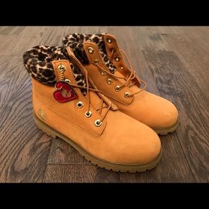 Timberland wheat leopard fur boots, NEW