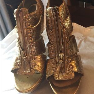 Jessica Simpson metallic crackled sandal size 91/2