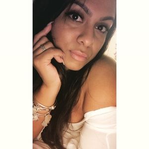 Meet your Posher, Carolina