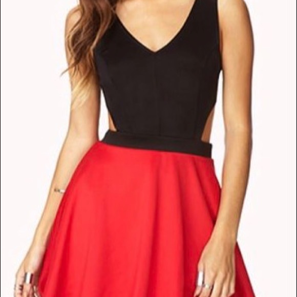 FOREVER 21 BLACK & RED PRINCESS DRESS Size S - Picture 2 of 6