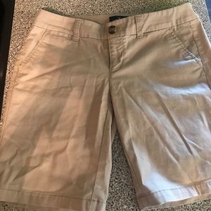 AMERICAN EAGLE OUTFITTERS BERMUDA SHORTS