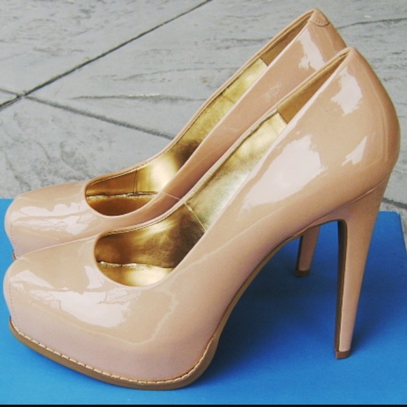 Vera Wang Shoes - Nude Vera Wang Stilettos