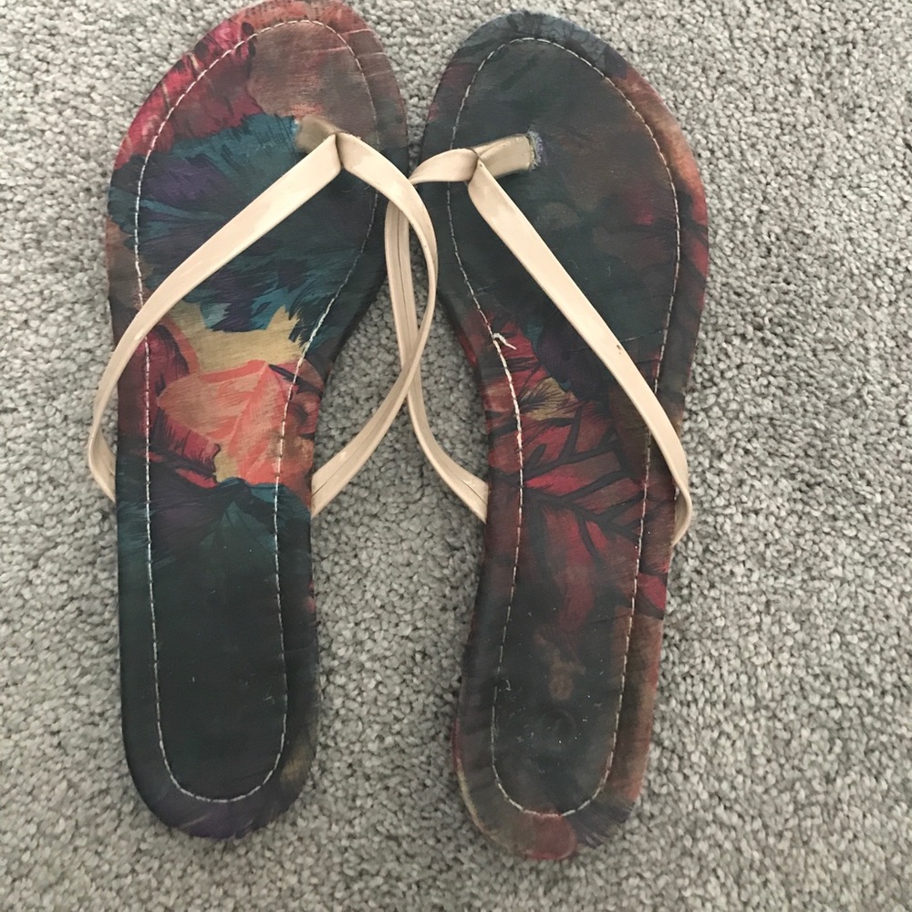 Flip flops with nice fall colors!☺️