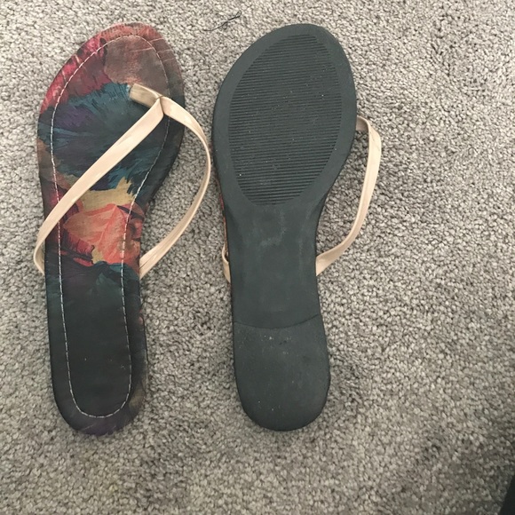 Flip flops with nice fall colors!☺️ - Picture 2 of 4