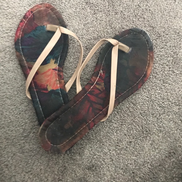 Flip flops with nice fall colors!☺️ - Picture 3 of 4