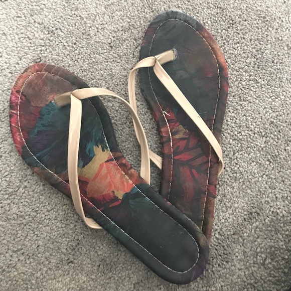 Flip flops with nice fall colors!☺️ - Picture 4 of 4