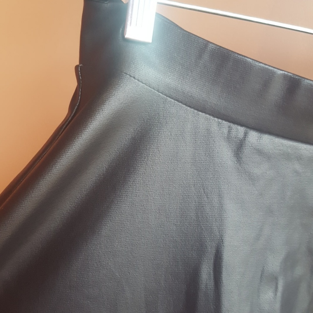 Leather skater skirt - Picture 4 of 4