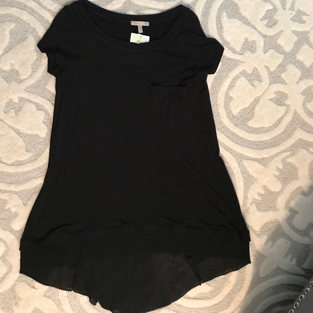 Bordeaux high-low t-shirt w/silk accordion trim