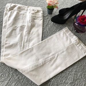 🔥 WHBM EUC white boot cut stretch jeans