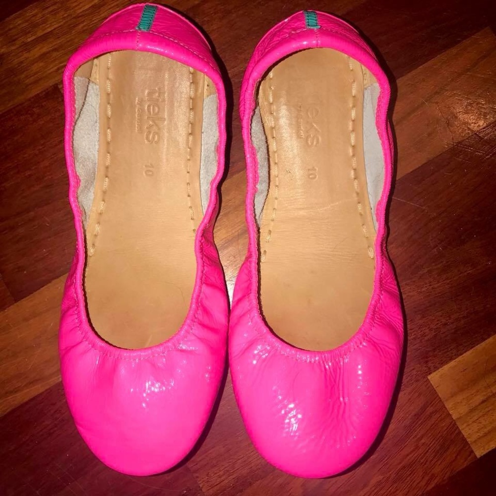 Tieks pink patent leather size 9 shoes.
