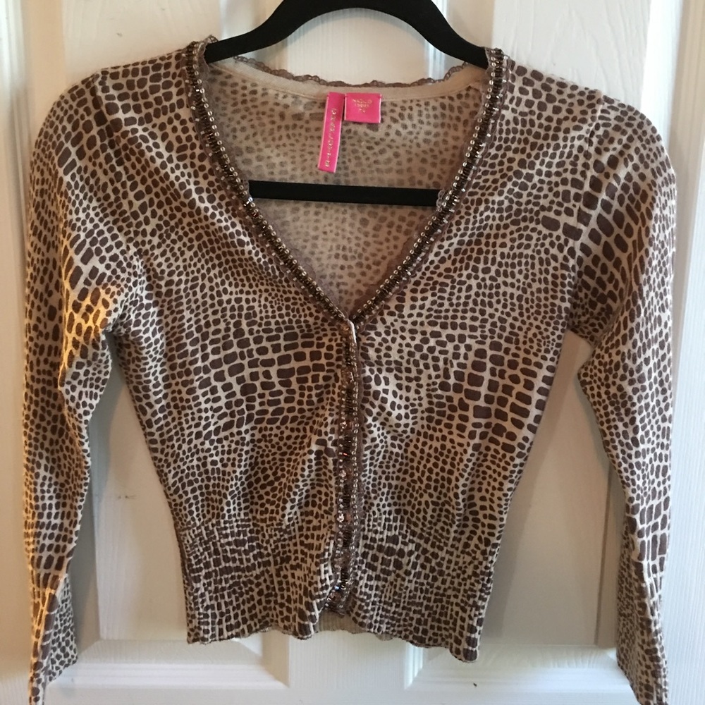 Adorable mini cardi-