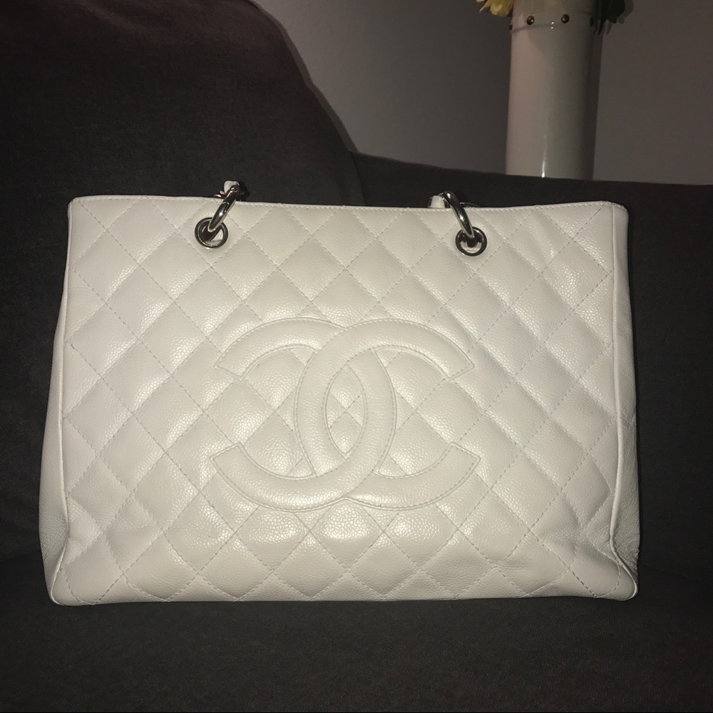 SOLD🎉🎉💯Authentic Chanel GST😍💕