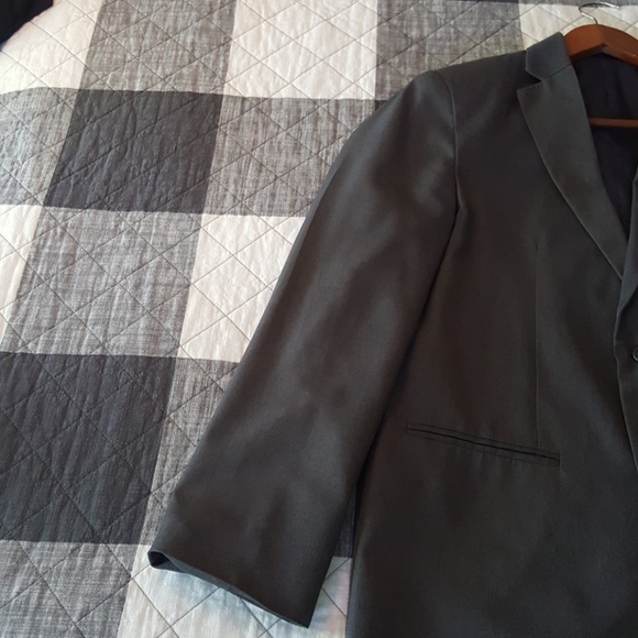 Suit - Picture 5 of 6