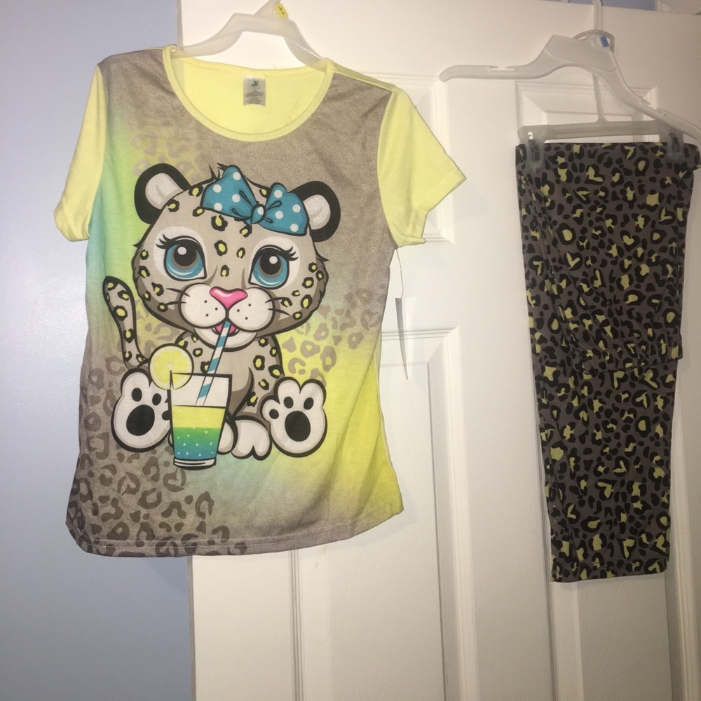 JV Apparel girl’s two PCs cat print pajamas set