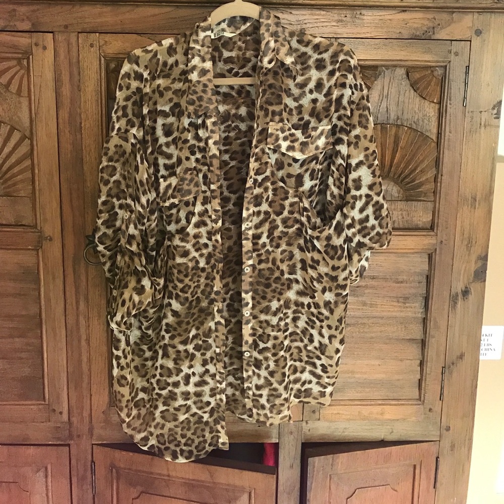 Light weight BB Dakota leopard, button up shirt