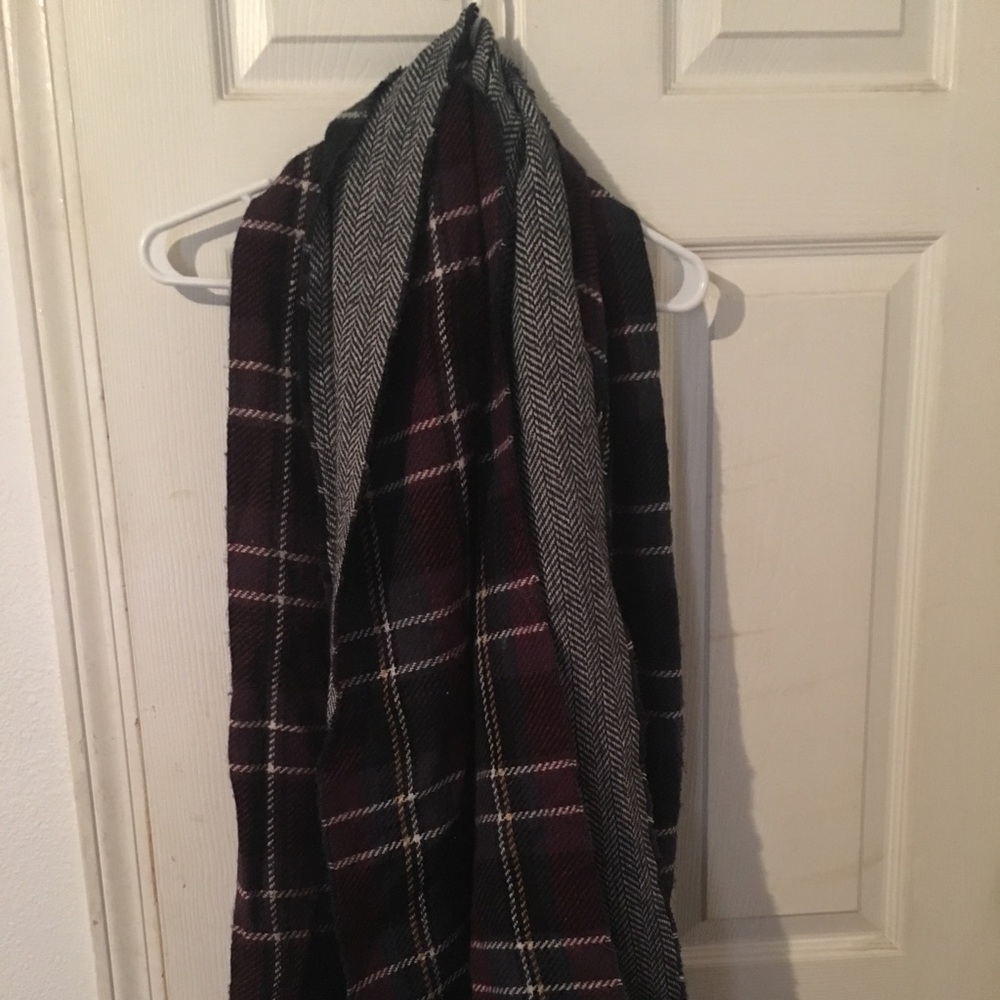 Trendy blanket scarf. Reversible!