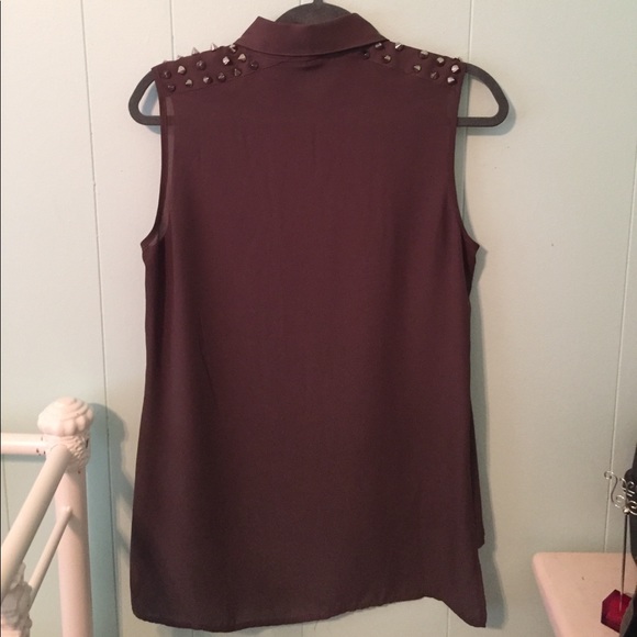 SUPER EDGY SPIKED SHOULDER SLEEVELESS TAUPE TOP - Picture 4 of 8