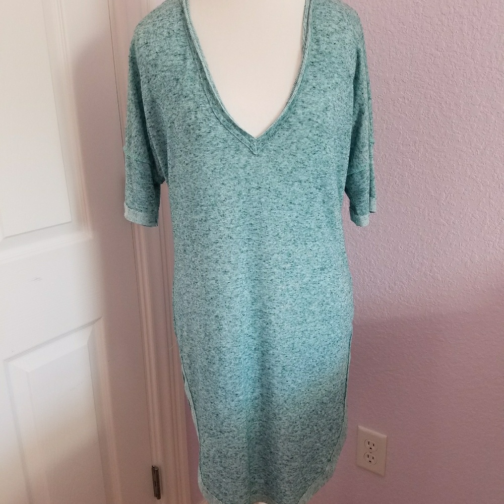 Lucy Love -  long v-neck tunic size Small