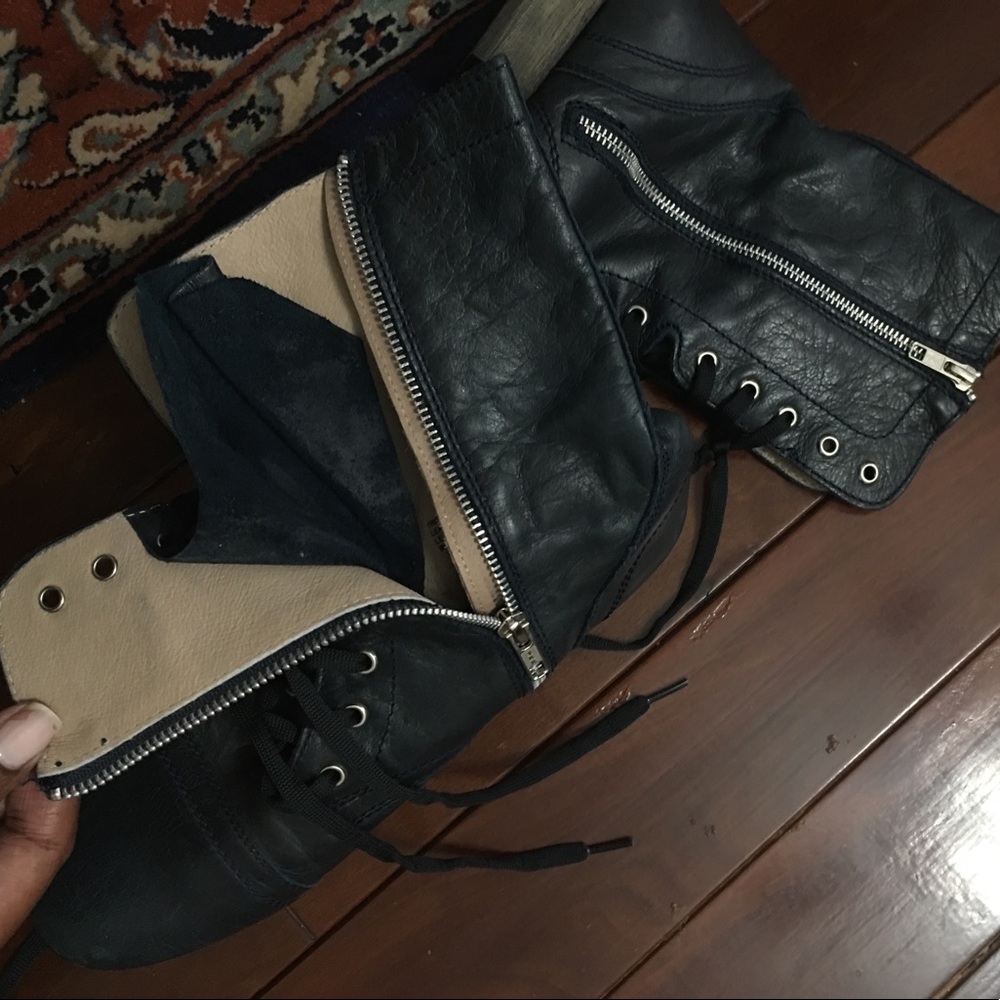 Tie up detail, ez on with zip boot.