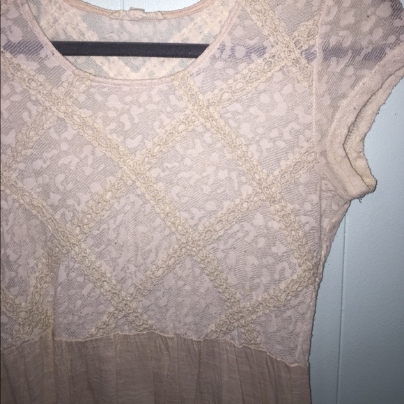 CUTE BLUSH & CREAM CROCHET EMBROIDERED PEPLUM TOP - Picture 2 of 5